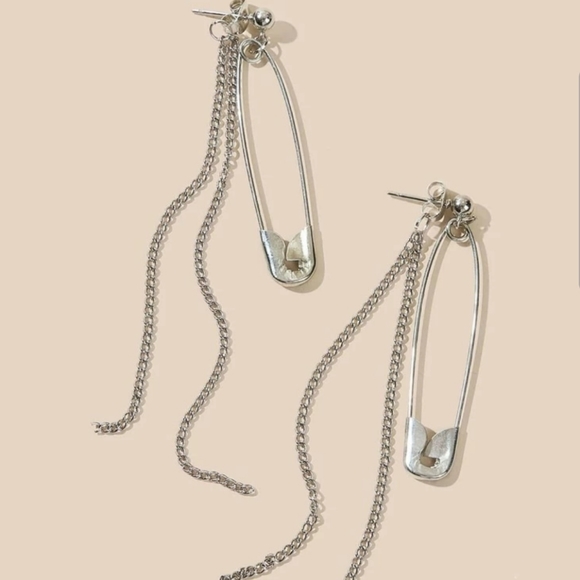 Saftey Pin Chain Tassel Dangle Earrings - Picture 3 of 4